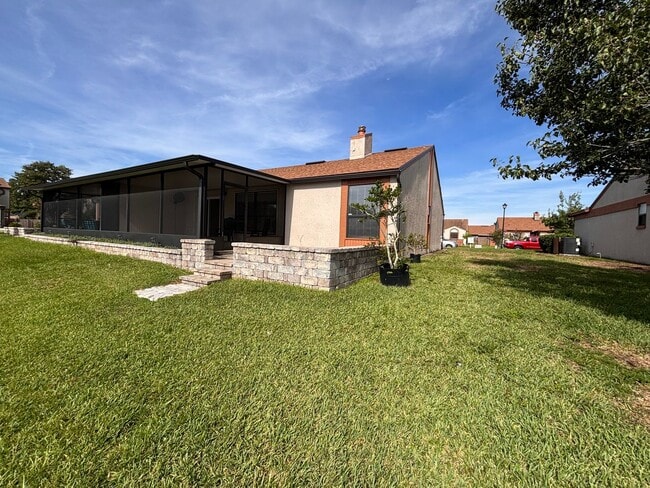 Building Photo - 2 Bed 2 Bath Luxury Waterfront Townhome with Screened Lanai & Garage!