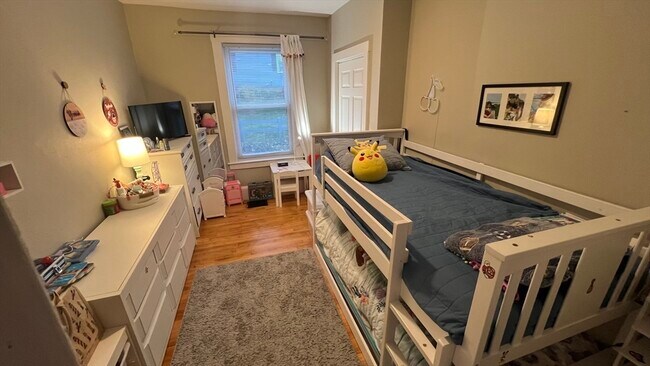 Building Photo - 48 Bartley St