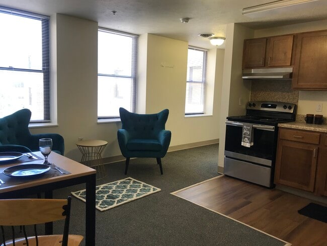 Building Photo - Carson Square Apartments