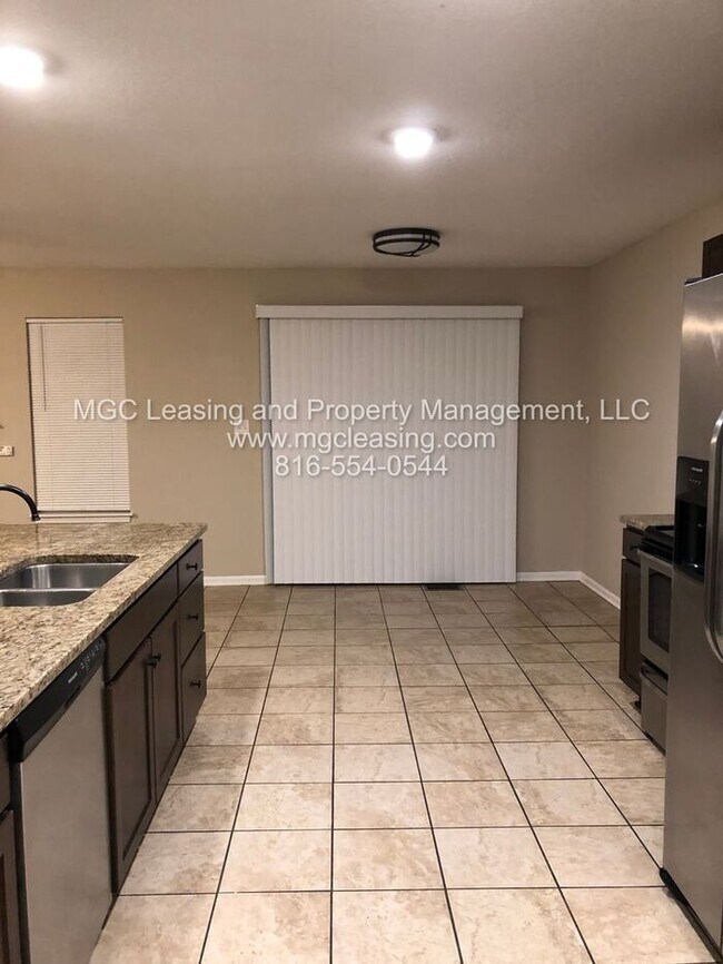 Building Photo - This townhome only at Baltimore Townhomes receive $1000 rent credit!