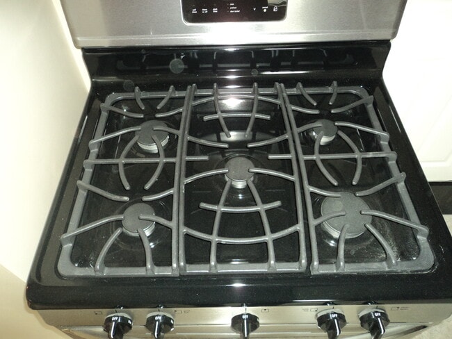 Building Photo - 25 Common St