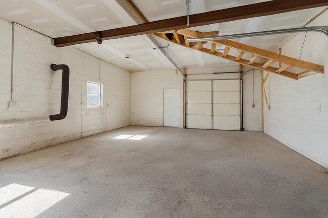 Building Photo - 5113 Cedarvale Rd