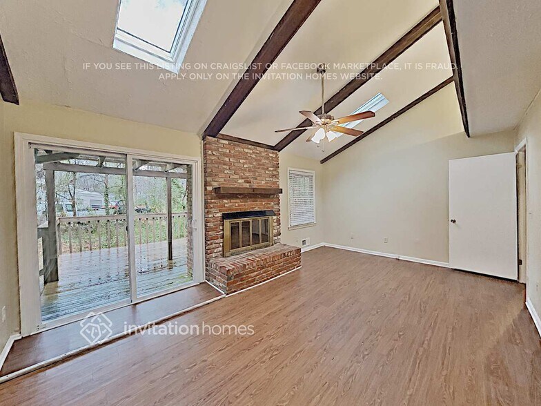Building Photo - 3913 Plantation Dr