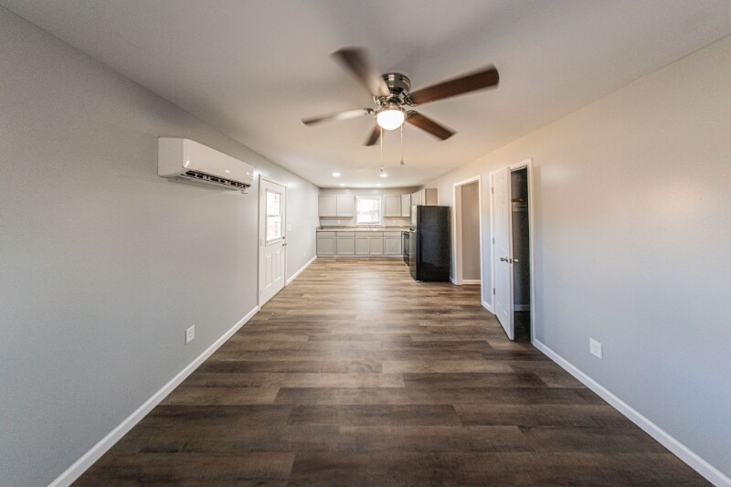 Building Photo - 120 Lake Dr