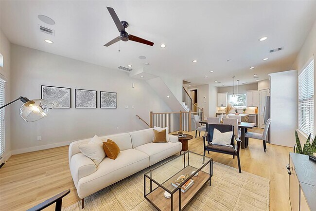 Primary Photo - 3704 Creekmont Grn Ln