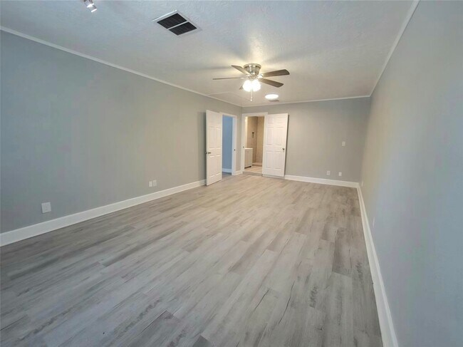 Building Photo - 701 18th Ave N