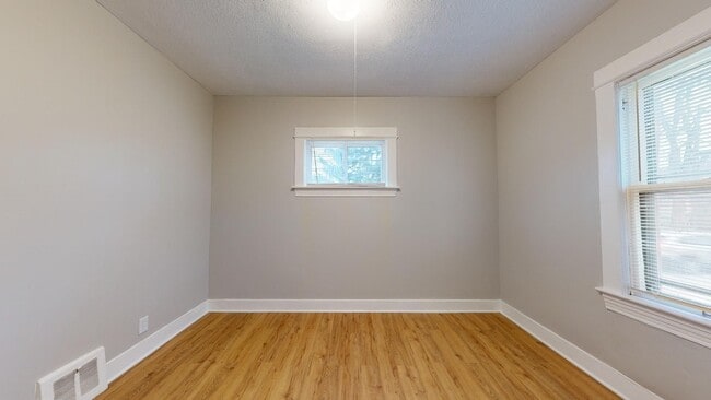 Building Photo - 4420 Bush Ave