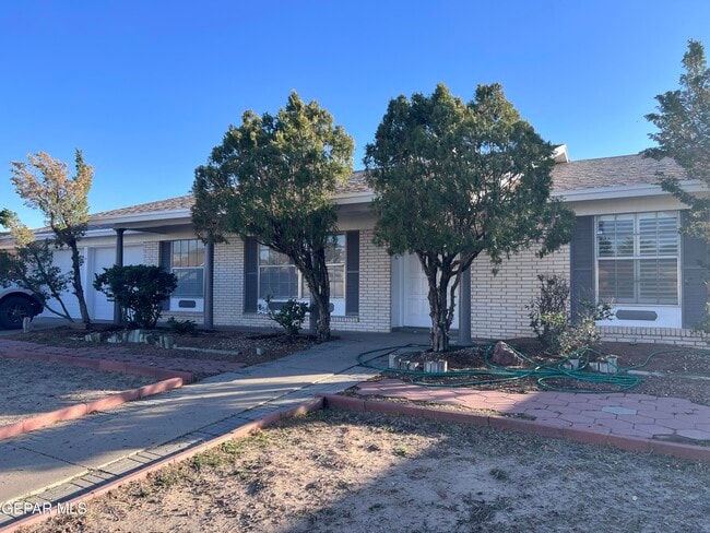 Primary Photo - 10524 Candlewood Ave