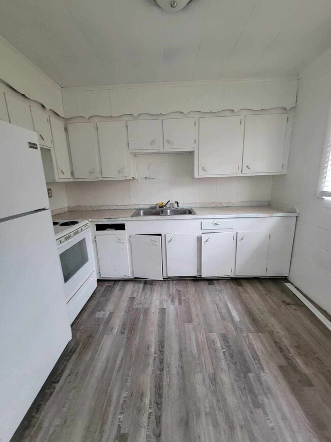 Building Photo - 2/1 located in Leakesville