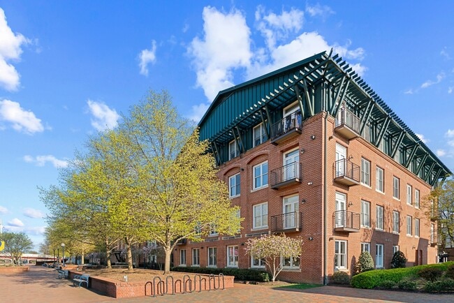 Building Photo - 35 E All Saints St