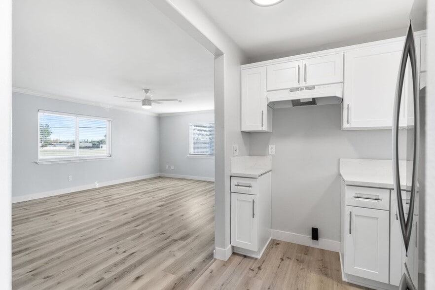 Building Photo - 2884 La Salle Ave