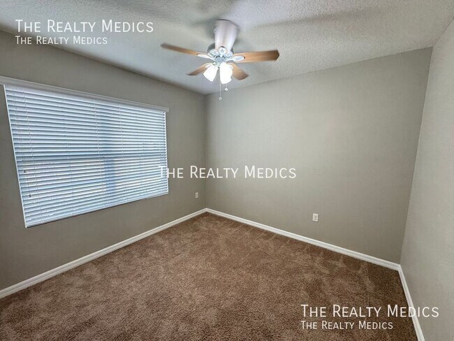 Building Photo - 1665 Laurel Oaks Dr