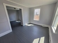 Building Photo - 1437 W Court St