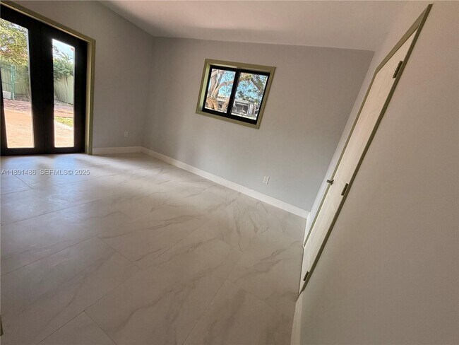 Building Photo - 2120 SW 84th Ave