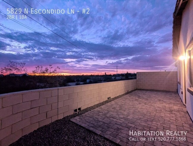 Building Photo - 5829 N Escondido Ln