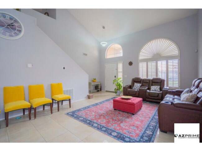 Building Photo - This charming and spacious 4/2.5 single family Phoenix house is perfect for comfortable living!