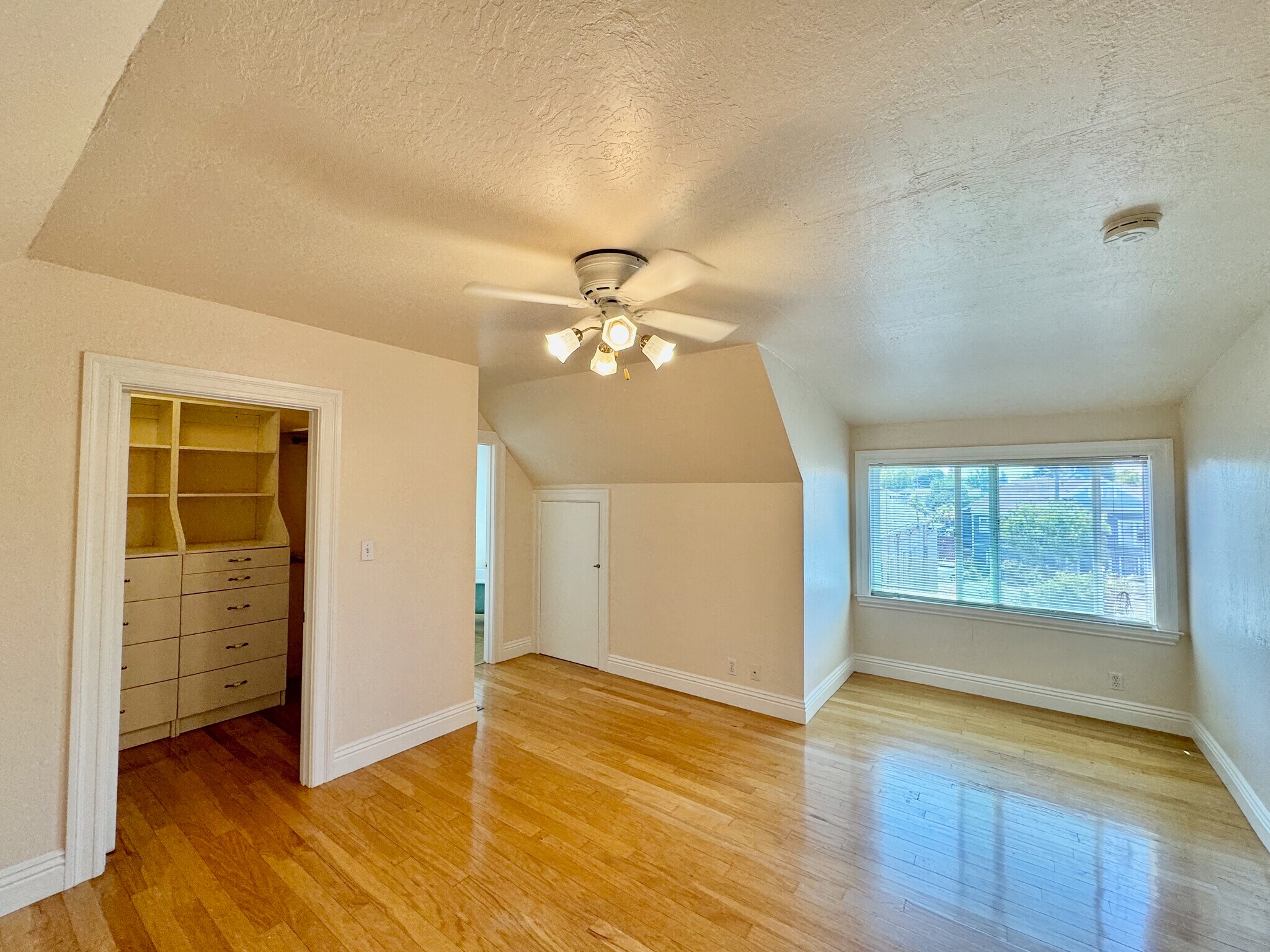 Rm 3 Large - 1910 Union St