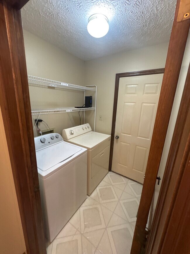 Building Photo - 9229 Westdrum Ct