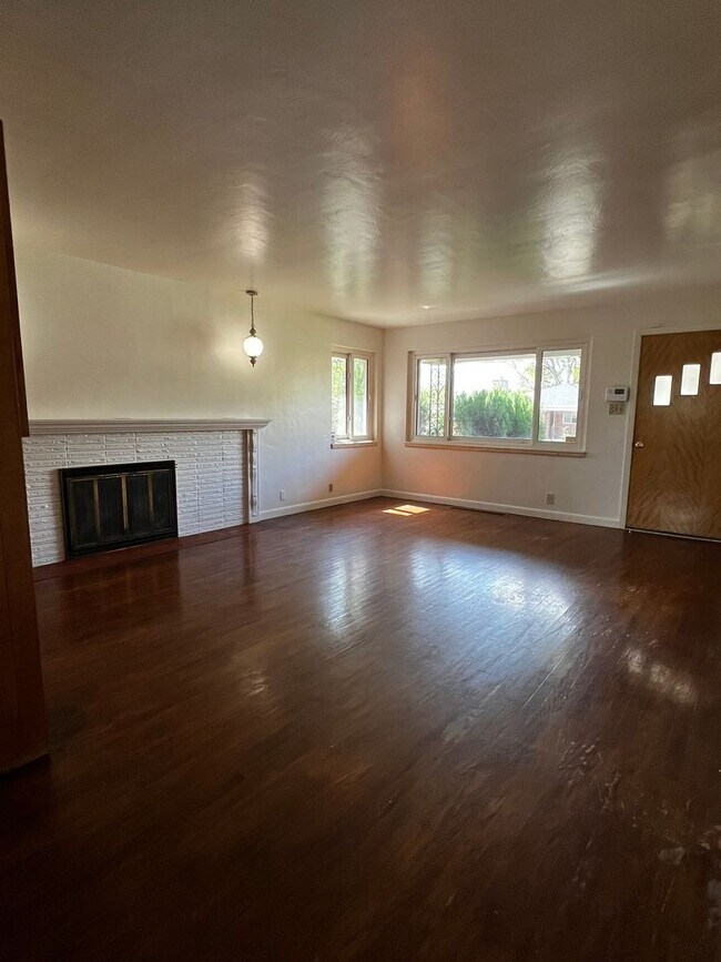 Building Photo - 808 Helvetia Ave