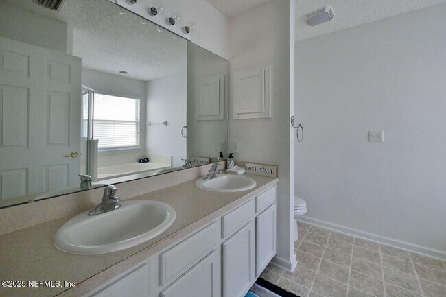 Building Photo - 1290 Ardmore St