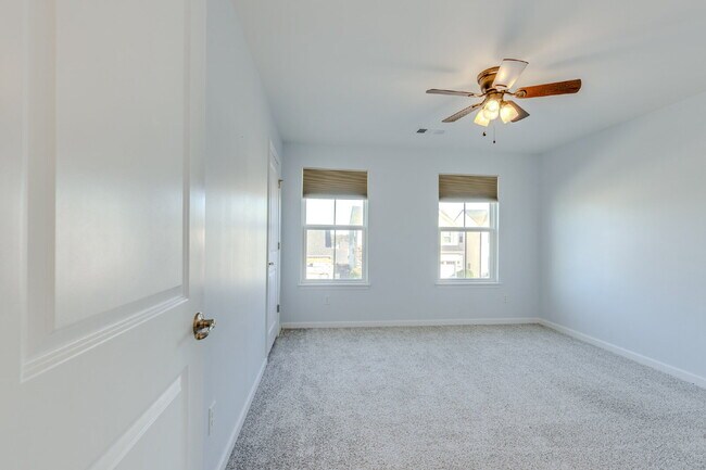 Building Photo - 2704 Orleans Dr