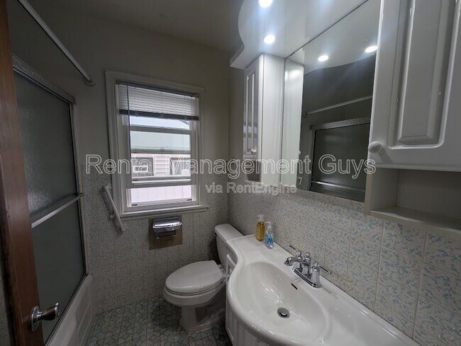 Building Photo - 5027 6th St NE