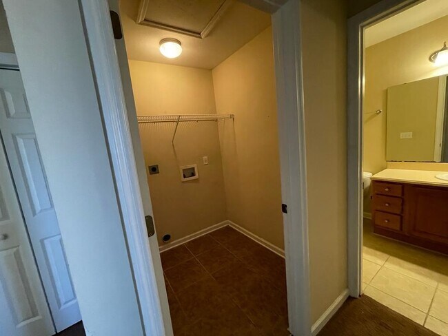 Building Photo - 1611 Quazar Rd