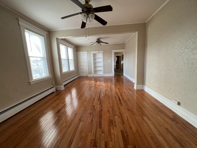 Building Photo - 469 Halsted St