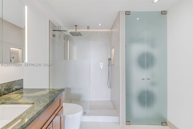 Building Photo - 401 Ocean 903