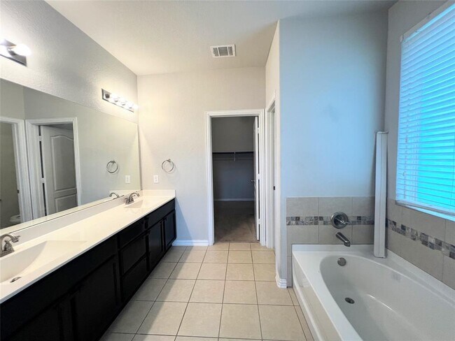 Building Photo - 613 Palmilla St