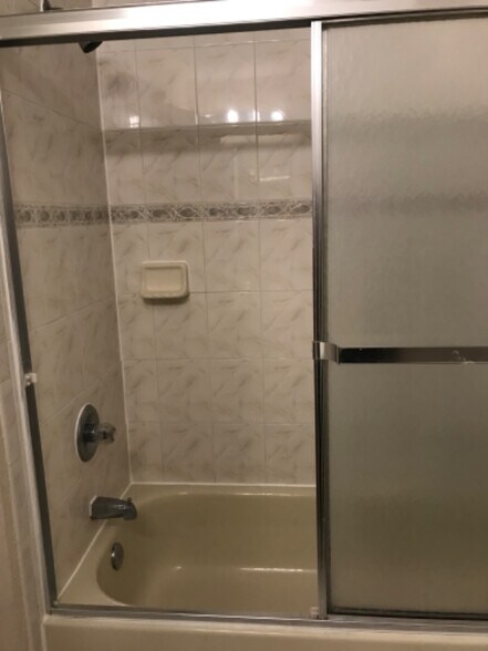 Building Photo - 622 Lemon St