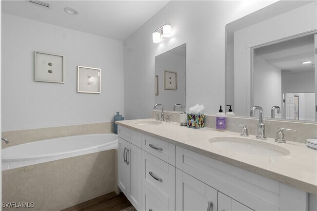 Building Photo - 991 8th St S