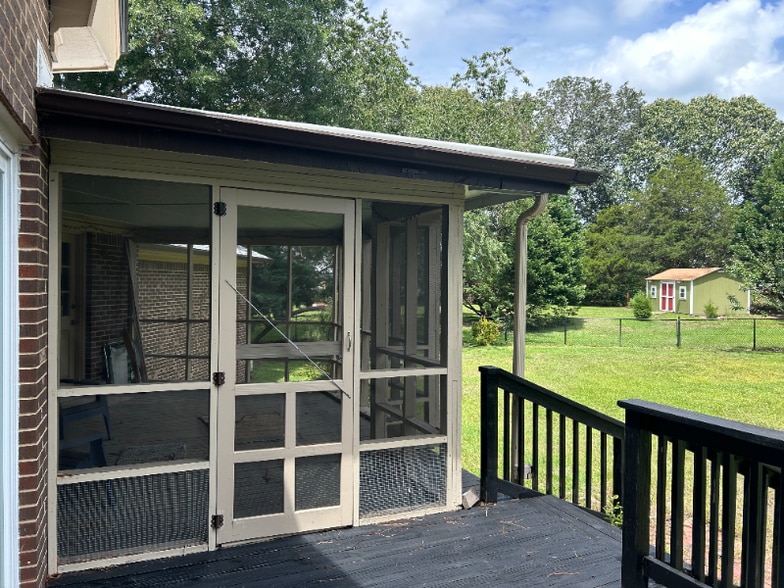 Building Photo - 412 Oak Ridge Dr