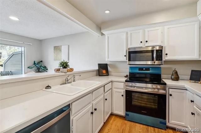 Building Photo - 2901 W Long Dr