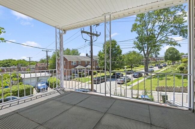 Building Photo - 2600 N Longwood St
