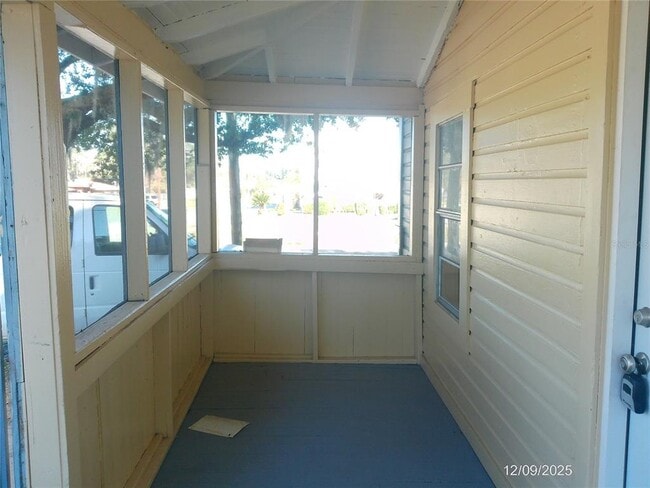 Building Photo - 808 S 5th Ave