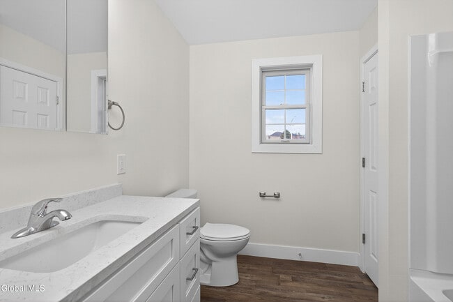 Building Photo - 6 Arrow St