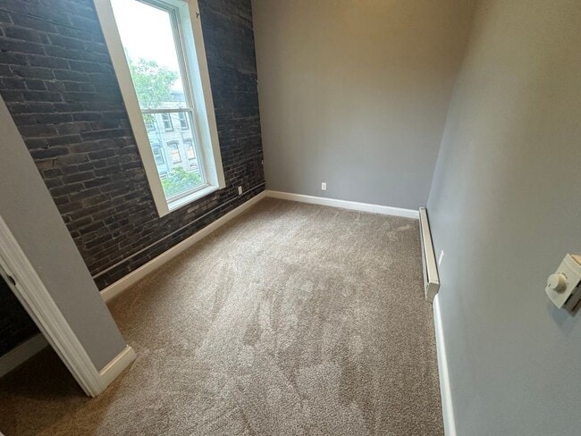 Building Photo - 374 3rd St