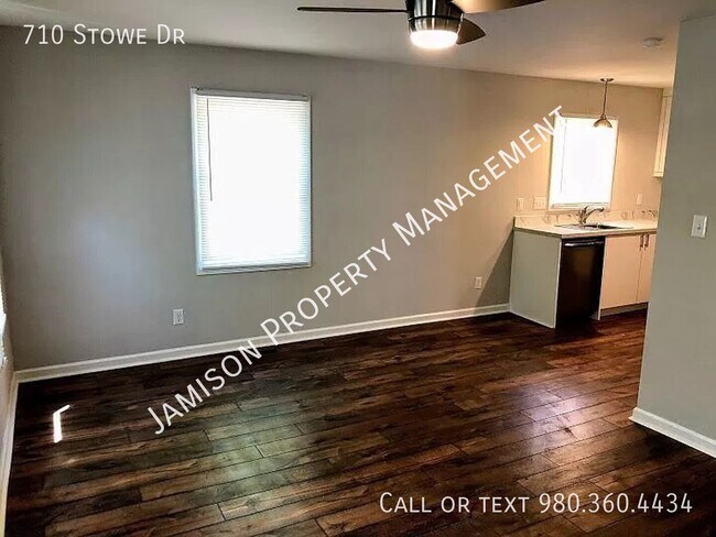 Building Photo - 710 Stowe Dr