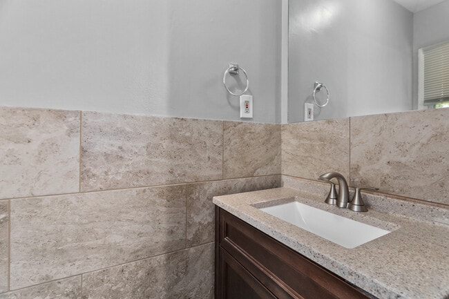 Building Photo - 711 SW 7 St