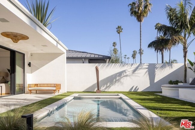 Building Photo - 913 Milwood Ave