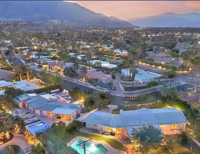 Building Photo - Stylish Palm Springs Home with Indoor-Outdoor Living