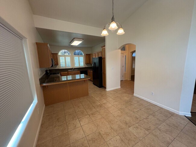 Building Photo - Immaculate NW Visalia home for rent!