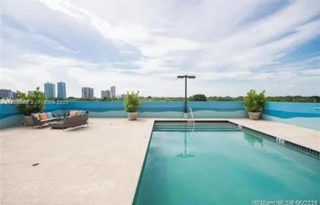 Building Photo - 2701 SW 3rd Ave