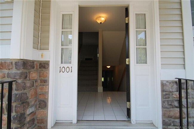 Building Photo - 1001 Cypress Dr