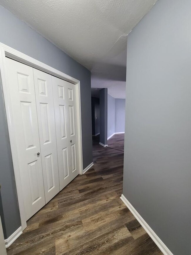 Building Photo - 2 Bed, 1 Bath, 1st Floor Unit