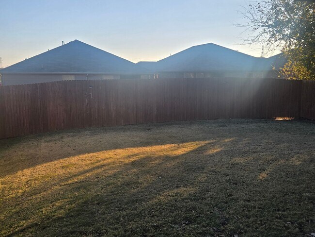 Building Photo - PROCE DROP - MOVE IN SPECIAL - Northwest ISD - Commuter Friendly