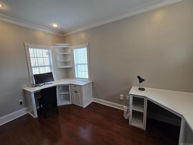 Building Photo - 9235 Worthington Lake Ave