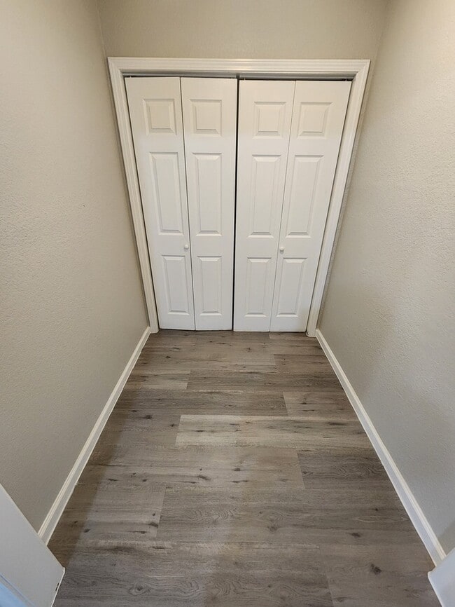 Building Photo - 205 Waverly Dr