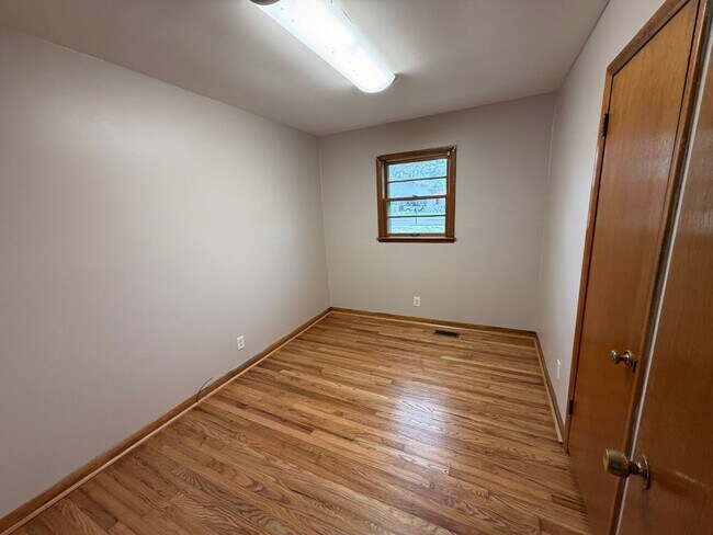 Building Photo - Charming 3 Bed 1 Bath Home in Murfreesboro